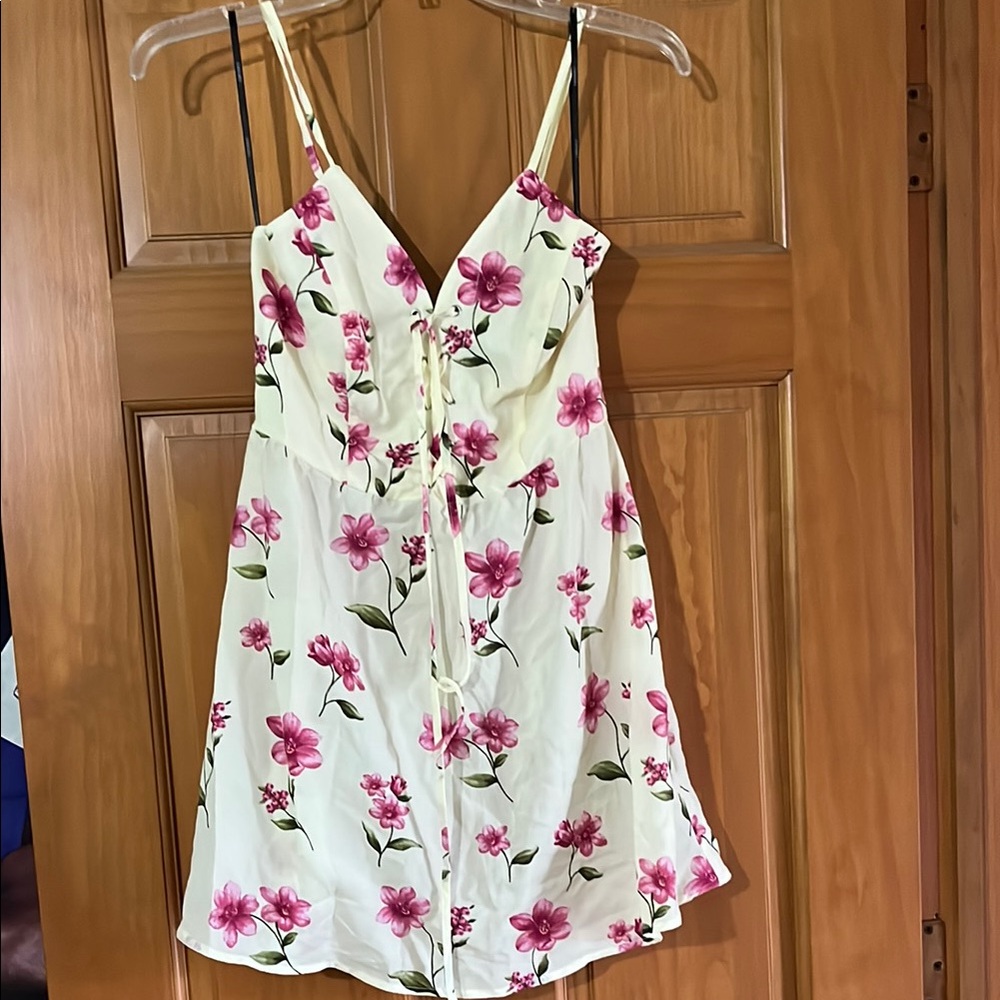 Forever 21 Cream Tie Front Camisole